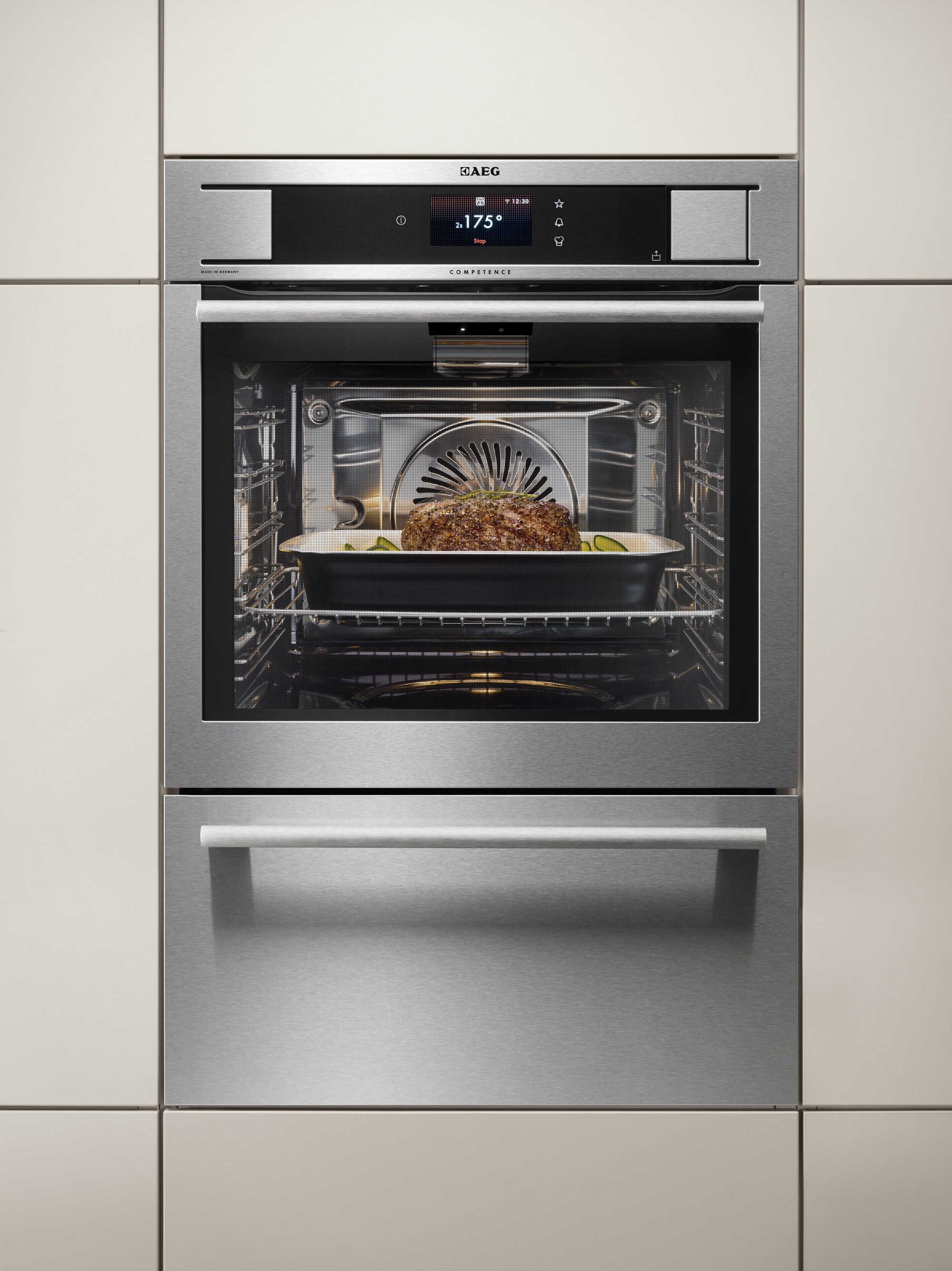 Voldoen Hiel struik AEG launches the world´s first connected steam oven with integrated camera  – Electrolux Group