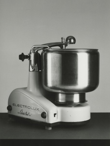 Electrolux kitchen assistent N1, launched in 1940, and designed by Alvar Lenning