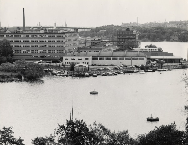 The large building in the far right of the picture is Electrolux central laboratory. The building was ready for use in 1937. At the forefront of the image is the canteen.