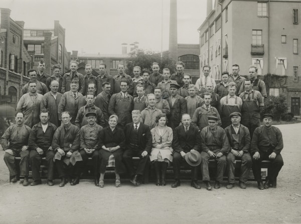 Group photo of the Lux Machine workshop club outside of the factory on Lilla Essingen