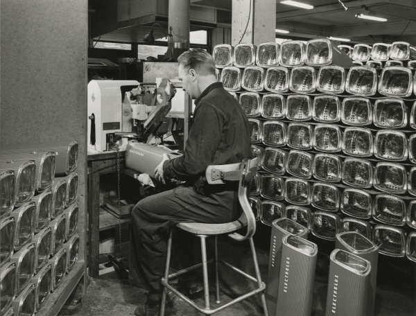 Manufacturing vacuum cleaners at the factory on Lilla Essingen