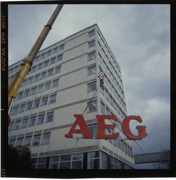 Mounting of the AEG-sign