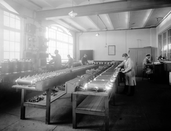 An image of technicians testing vacuum cleaners in the old laboratory on Lilla Essingen, Stockholm